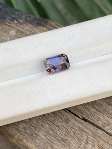 Piedra preciosa de corte esmeralda octogonal de tanzanita Natural de 2,89 quilates certificada, excelente calidad multicolor, zoisita verde - Product Image 3