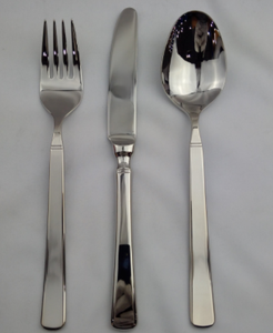 ชุดช้อนส้อมสแตนเลสสตีลลายตอกแบบพิเศษ สีเงิน สำหรับงานเลี้ยง - Product Image 5