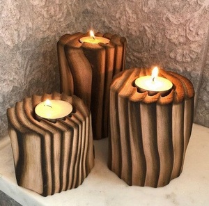 Porte-bougie en bois élégant, parfait pour les tables minimalistes, offrant une éclairage subtil et un attrait esthétique moderne - Product Image 5