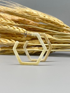 Pendientes de puño de cuerno de estilo clásico con forma de ala Joyería de cuerno clásica elegante - Product Image 2