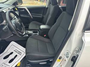 Toyota RAV4 XLE d'occasion 2017 à bas prix à vendre - Product Image 3
