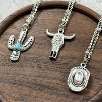 Ensemble de 3 colliers pendentifs de style western turquoise, bijoux bohèmes pour femmes et hommes, alliage de zinc avec motif de tête de taureau western, bottes tendance