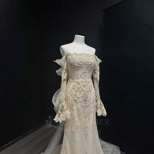 Vestido de Novia Sirena Elegante NT94 con Cuello Barco, Cola Capilla, Encaje, Flores de Cristal y Estilo Moderno - Product Image 4