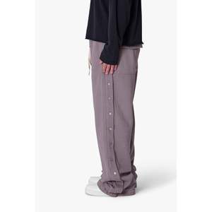 Pantalon en molleton de coton surdimensionné avec cordon de serrage contrastant et poches à rabat latérales - Product Image 5