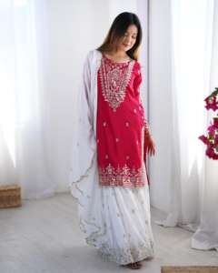 Salwar Kameez pakistaní de alta calidad para bodas y fiestas disponibles a precios asequibles desde la India - Product Image 4