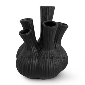 Vase à fleurs de forme longue de table le plus vendu avec des vases moulés en étain de conception perforée de couleur or et un support floral à bas prix - Product Image 4