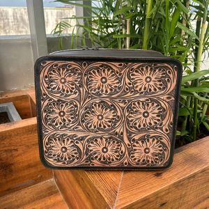 Boîte à bagues portable personnalisée avec marque pour boucles d'oreilles Organisateur de bijoux en cuir de vache Boîtes de rangement Petites boîtes à bijoux de voyage - Product Image 3