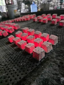 Estos bloques cúbicos hechos de carbón de cáscara de coco, originarios de Indonesia, son excelentes para hacer cosas - Product Image 5