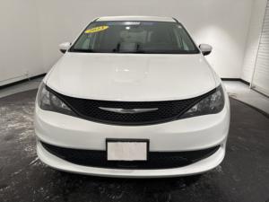 Chrysler Voyager LX 2023 d'occasion, propre - Product Image 2