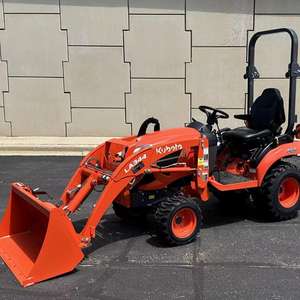 Tractor Diésel Subcompacto Premium BX2680 de 25.5 HP 4WD HST |   Terreno Versátil para Paisajismo y Agricultura en Venta - Product Image 1