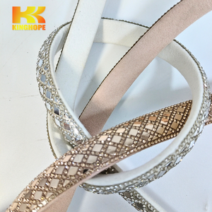 Cinta de diamantes de imitación multicolor con incrustaciones de cristal, material decorativo para la correa superior de sandalias y bolsos de mano - Product Image 4