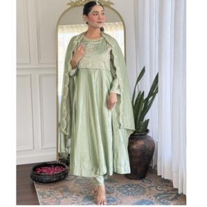 Kurti de algodón de diseño elegante de nueva colección para mujer con bordado tradicional indio disponible a precios mayoristas - Product Image 1