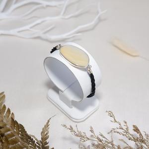 Pulsera de perlas de concha con diseño étnico único y elegante - Product Image 2