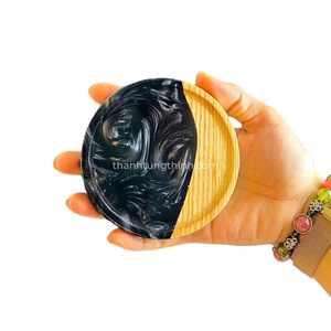 Posavasos de madera de resina epoxi de lujo de tendencia Utensilios de cocina ecológicos Patrón único Hecho en Vietnam - Product Image 1