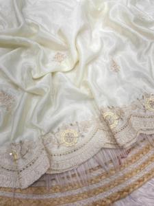 Vêtements de créateur de boutique indienne Saree Chinon Saree blanc en soie avec chemisier ethnique fantaisie pour fête de mariage Sari le plus vendu - Product Image 3