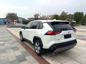 Sedán Usado Modelo 2025, Transmisión Continuamente Variable 2.0, Tracción en Dos Ruedas, Edición Urbana, Automático, Volante a la Izquierda, Asientos de Cuero Oscuro - Product Image 3