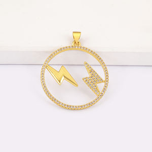 Collar de Joyería Vintage con Colgante de Circonita Cúbica y Cobre Chapado en Oro de 18K, Diseño Geométrico de Rayo Rectangular con Piedras de Colores - Product Image 3