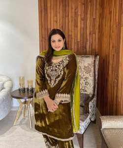 Classic Eid Party Gown with Thread Work Embroidery - Product Image 6