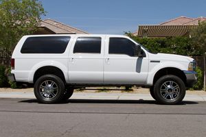Ford Excursion XLT 4x4 2004 en Buen Estado - Product Image 3