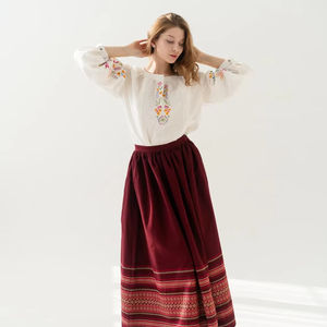 Blouse paysanne vintage décontractée bohème ethnique unie brodée avec manches à revers pour femmes ODM - Product Image 1