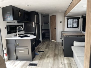 El Más Vendido: Nuevo y Moderno - Usado 2023 K-e-y-s-t-o-n-e Spring-dale 295BH Listo para Enviar con Entrega Puerta a Puerta - Product Image 3