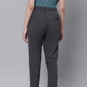 Pantalon de survêtement élégant et confortable pour femme avec taille et poches élastiques, idéal pour la course, le yoga et le fitness, respirant - Product Image 4
