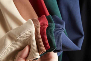 Sudaderas con capucha de algodón y poliéster de color personalizado para mujer - Product Image 3