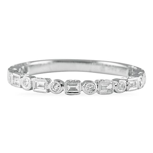 Anillos Elegantes con Diamantes en Forma de Baguette y Redondos Alternados en el Borde - Product Image 1