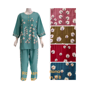Conjunto de pijama de rayón con patrón floral para mujer, de manga larga Top, pantalones hasta la rodilla para uso diario en el hogar en la temporada de verano, venta al por mayor - Product Image 3