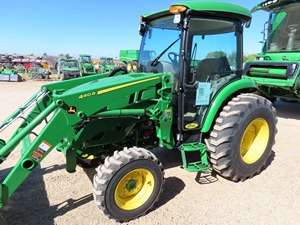 Fournisseur vérifié de tracteurs compacts John Dee 4052R et chargeurs auto-nivelants avec grappin, prêts à la vente - Product Image 5
