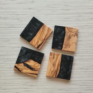 Dessous de verre en résine d'acacia gravé sur mesure Ensemble de dessous de verre époxy rond carré isolé avec support de table pour la maison - Product Image 1