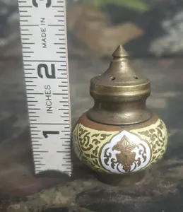 Salière et poivrière en métal minimaliste en laiton couleur or avec conception peinte à la main outil d'épices de couleur personnalisée fourniture d'ustensiles de cuisine - Product Image 5