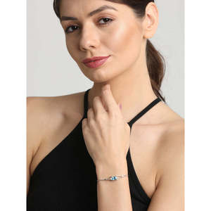Pulsera CLARA de Plata de Ley 925 con Topacio Corte Esmeralda y Patrón Floral, Oro Rosa de 18K, Platino, Estilo Religioso - Product Image 3