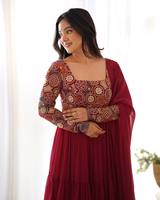 Ensemble de robe Anarkali en georgette de designer Fox avec dupatta et pantalon brodés de 8 mètres, tenue de soirée