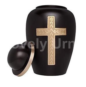 Urne funéraire en laiton marron gravée en or Cross - by Lovely Urns-Urnes adultes en laiton pour cendres humaines Sac en velours gratuit - Product Image 2