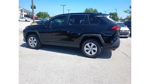 Toyota RAV4 LE FWD 2024 Usado en Buenas Condiciones, Certificado y Limpio - Product Image 2