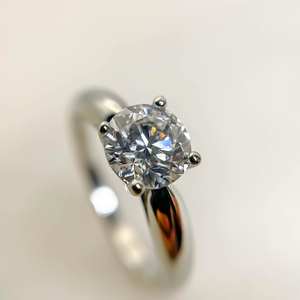 Anillo de compromiso de diamante cortado de 7,5mm | Solitario de cuatro puntas | Plata de ley chapada en oro de 18 quilates Boda nupcial minimalista Fina - Product Image 2