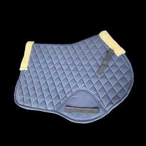 Sous-selles personnalisées de différents modèles, antidérapantes, respirantes et respectueuses de la peau pour l'équitation, ensembles de sous-selles équestres avec logo personnalisé - Product Image 1