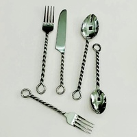 Nouvel ensemble d'ustensiles de couverts en acier inoxydable avec incroyable conception de poignée torsadée d'ombre de couleur argent royal ensemble de couverts de luxe nouveau look