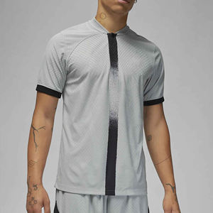 Ensemble de maillots de football/soccer personnalisés pour la nouvelle saison 2024 - 100% polyester, impression par transfert thermique, nom et logo d'équipe personnalisés, unisexe, adulte - Product Image 1