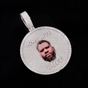 Iced Out Round Cut Moissanite Diamond Pendant Hip Hop Style Pendant Regalo de boda para hombres 925 Sterling Silver - Product Image 4