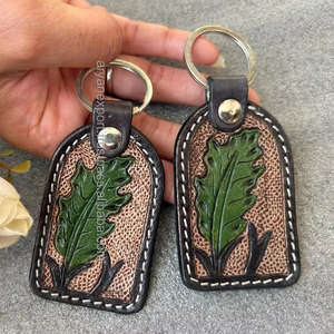 Porte-clés en cuir usiné à la main personnalisé Fabricant de porte-clés de voiture en cuir véritable de haute qualité fait à la main en gros en vrac - Product Image 2