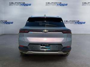 Autos usados con volante a la izquierda y a la derecha en venta 2024 Chevrolet Equinox EV LT LT 4dr SUV con 2LT - Product Image 2
