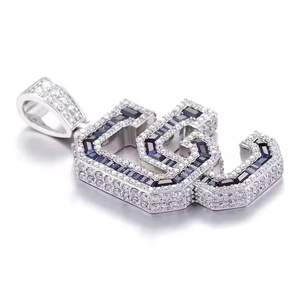 Colgante de doble letra de 1,5 pulgadas plateado corte redondo Moissanite diamante zafiro azul colgante personalizado para regalo de Navidad - Product Image 2