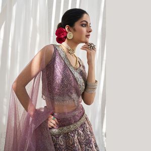 La mayoría de la venta de seda Lehenga Choli de mujer de diseñador en color vino púrpura para ocasiones de fiesta proveedor de la India al por mayor - Product Image 3