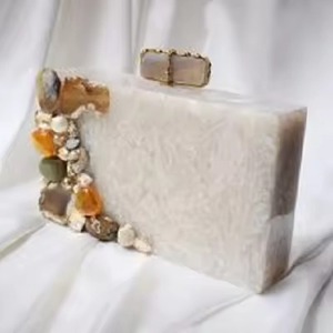 Nouvelle pochette en résine élégante tendance pour femmes et filles accessoire de mariage et cadeau dans la fabrication indienne avec une qualité supérieure - Product Image 1