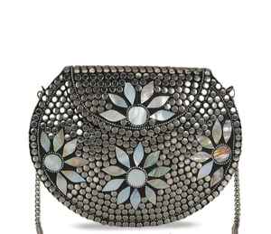 Bolso de mano de metal para mujer a precio de fábrica al por mayor con diseño decorativo adornado con diamantes de imitación para bolso de mano de mujer - Product Image 3