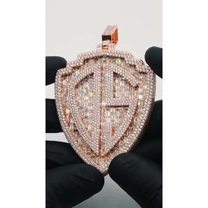 SHREYA DIAM Colgante de Moissanita de Plata 925 Hecho a Mano Personalizado para Hombre, Estilo Hip Hop Iced Chic para Fiesta, Diseño Grueso Único, Bañado en Oro - Product Image 4
