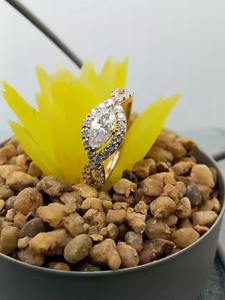 Bague de fiançailles en argent 925 et or 14 carats personnalisable, solitaire, VVS, Moissanite, ensemble de bijoux fins avec design tendance et fantaisie - Product Image 2