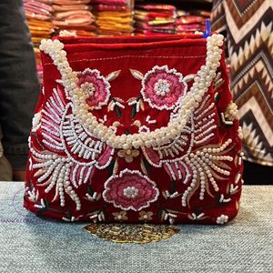 Sac potli indien fait à la main Patola imprimé motif fleur concepteur Resham Zari travail sacs potli pour fête de mariage, Haldi, Mehndi Decor - Product Image 5